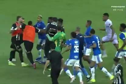 Pelea entre jugadores de Cruzeiro y Atlético Mineiro dejó 23 expulsados en la final del Estadual Mineiro.