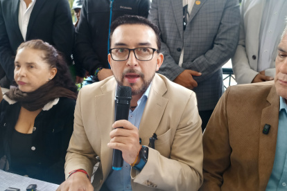 Roque Ordóñez, asambleísta y director del movimiento Revolución Ciudadana, anuncio acciones en contra de la suspensión del TCE.