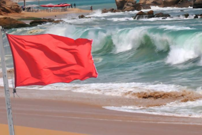 El Inocar informó que las costas continental e insular del país presentan mar agitado por oleaje de alta energía.