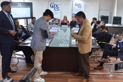 Los 75 expedientes de los postulantes al concurso de selección del nuevo fiscal fueron distribuidos entre 9 integrantes de la comisión, luego de la renuncia de uno de sus miembros.