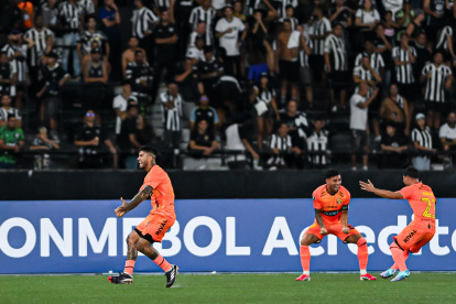 Barcelona derrotó a Botafogo en Brasil.