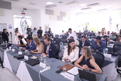 La Asamblea Nacional sesionó en Samborondón, en el campus universitario de Ecotec, por segundo día consecutivo.
