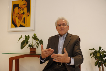 A Germán Rodas, coordinador de la Comisión Nacional Anticorrupción (CAN), no le parece bien que la vicepresidenta María José Pinto siga demorando en reaccionar ante los presuntos casos de corrupción denunciados.