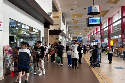 Las cooperativas que operan en la terminal terrestre de Machala mantienen horarios ajustados para evitar circular entre las 23:00 y 05:00, cuando rige el toque de queda.