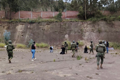 Militares en el momento de la detención en flagrancia.