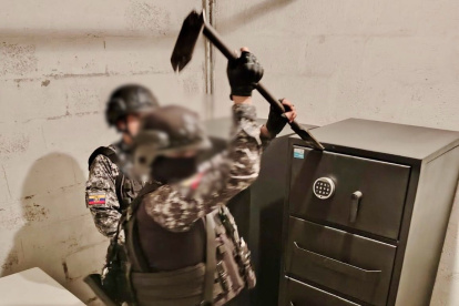 La Policía encontró el dinero en una caja fuerte, tras ser alertados por una denuncia anónima.