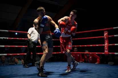 Terapia. Kian lanza puñetazos a su oponente como terapia para recuperarse de la muerte de su madre.