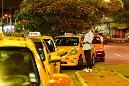 Los taxistas han optado por tener estaciones. Aseguran que su servicio es seguro al 100%.