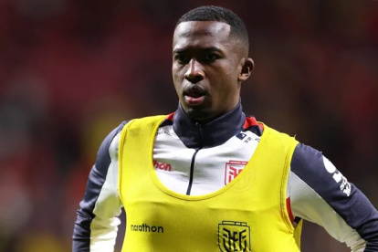 Willian Pacho saltó con la banda de capitán de Ecuador ante Marruecos.