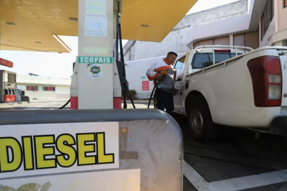 Los combustibles en Ecuador tienen ajustes mensuales debido al sistema de control estatal de precios.