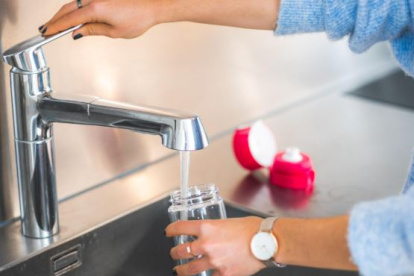 Precios del agua subieron la inflación de febrero: ¿Qué productos se encarecieron?