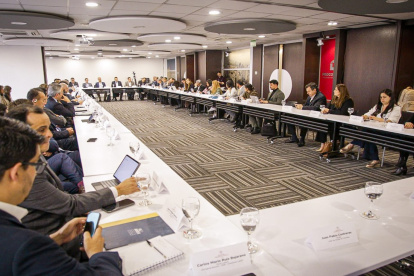 La ministra de Comercio de Colombia, Diana Morales, se reunió con empresarios.