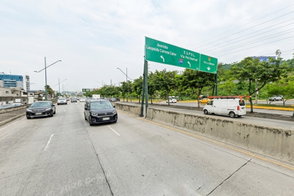 En este sector de la avenida del Bombero, junto al complejo deportivo Siete canchas, un agente de la ATM atropelló con su moto a un peatón que cruzaba la vía.