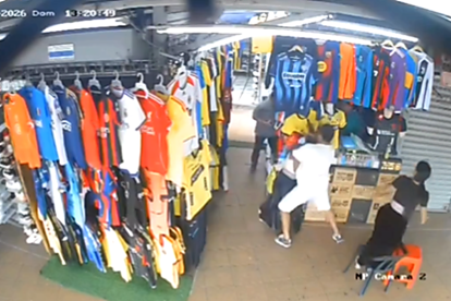 Un sujeto atacó a una vendedora de camisetas de la Bahía de Guayaquil. El hecho ocurrió la tarde de este domingo 8 de marzo.