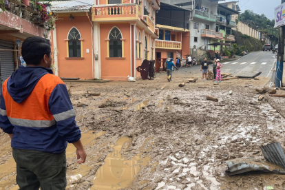 Zaruma registra calles anegadas tras el aluvión, mientras en Portovelo se realizan evacuaciones preventivas por las lluvias