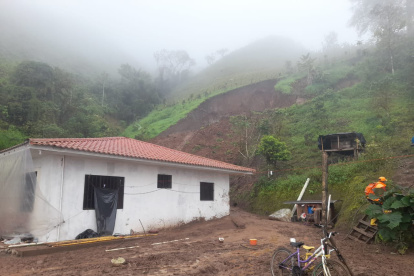 El número de personas fallecidas por el fuerte temporal que atraviesa Ecuador desde inicios de 2026 aumentó a cinco.