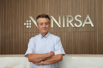 Es el presidente Ejecutivo del Grupo Empresarial Nirsa.  Está al frente de la empresas desde hace 47 años.