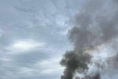 La Armada Real de Tailandia recibió informe sobre ataque en el estrecho de Ormuz a un granelero de bandera tailandesa propiedad de la naviera Precious Shipping Public que quedó en llamas.