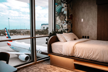 El interior de una de las salas de descanso Wait n' Rest (Esperar y Descansar) este martes, en Miami (EE.UU.).