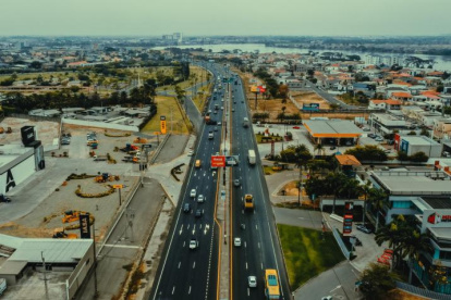La avenida León Febres Cordero es la principal arteria de La Aurora