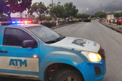 Personal de la Agencia de Tránsito y Movilidad (ATM) cerró un tramo de la autopista Narcisa de Jesús, la mañana de este jueves 12 de marzo.