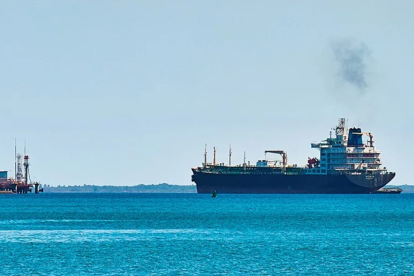 Imagen referencial: La isla se prepara para recibir 730.000 barriles de crudo ruso.