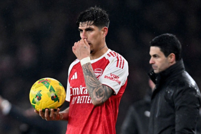 Piero Hincapié será titular en la defensa de Arsenal.