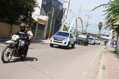 El alcalde de Guayaquil, Aquiles Álvarez, llegó escoltado hasta la Unidad Judicial.