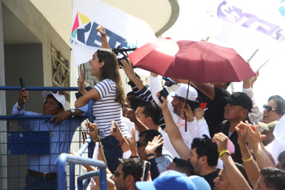 Fiorella Icaza, esposa del alcalde de Guayaquil con gritos alentaba a su esposo para que todo salga bien