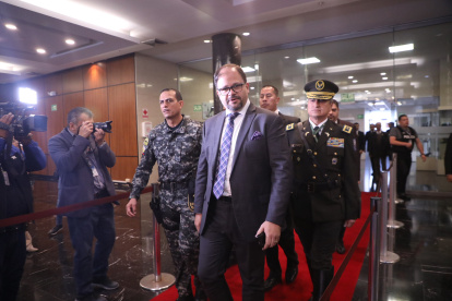 El ministro del Interior, John Reimberg, dice que el Gobierno Nacional no pretende engañar a los ecuatorianos con el toque de queda.