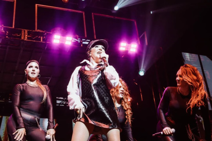 Alejandra Guzmán, hija de Enrique Guzmán y Silvia Pinal.