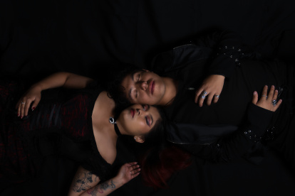 Arux está conformado por Karla Ortiz y Eduardo Ruano, músicos formados en la Universidad Central del Ecuador.