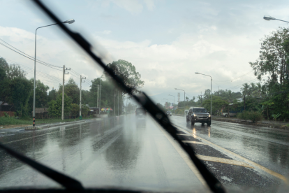 La lluvia y el cielo nublado acompañan la jornada en Ecuador, mientras el Inamhi advierte precipitaciones y niveles altos de radiación UV para este 26 de marzo.