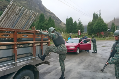 Referencial. Militares ecuatorianos refuerzan controles en la frontera norte, donde alias Mono Tole es buscado por ataques contra las Fuerzas Armadas.