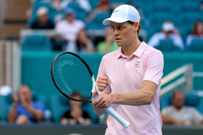 Jannik Sinner se deshizo de Zverev por parciales de  6-3 y 7-6 (7/4).