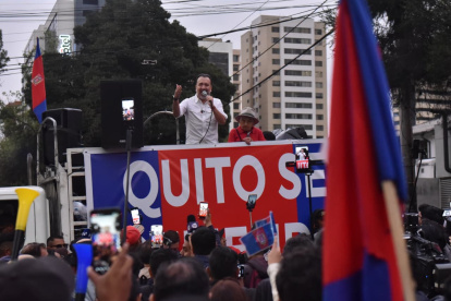 Al igual que la prefecta de Pichincha, Paola Pabón, Pabel Muñoz, habló a sus simpatizantes, después de presentar la demanda de inconstitucionalidad contra la reforma del Cootad.