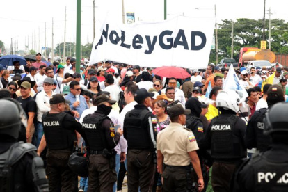 Referencia. Grupos ciudadanos protestaron solicitando el archivo de la ley económico urgente.