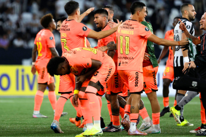 Jugadores de Barcelona celebran la clasificación en la Copa Libertadores.