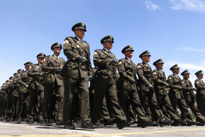 Las Fuerzas Armadas custodiaran las ciudades durante el toque de queda.