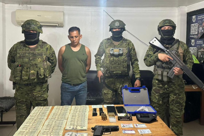 Un hombre que se hacía pasar por miembro de las Fuerzas Armadas fue detenido durante un operativo