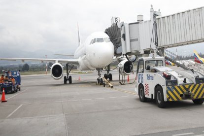 El Jet A-1 es un combustible utilizado por aeronaves a turbina, en los aeropuertos de Quito y Guayaquil.