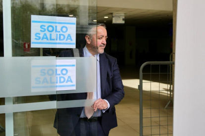 Ramiro García, abogado de Aquiles Álvarez, dijo que acudirá a la cárcel del Encuentro para continuar con la audiencia de juicio de este 22 de marzo de 2026.