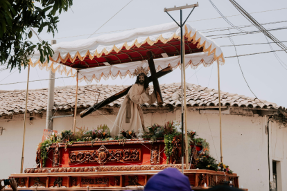 Referencial. Procesión de Semana Santa en Ecuador, tradición que acompaña el feriado y moviliza a miles de viajeros.
