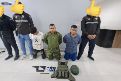 Tres sujetos fueron detenidos en Quevedo por realizar falsos allanamientos haciéndose pasar por militares.