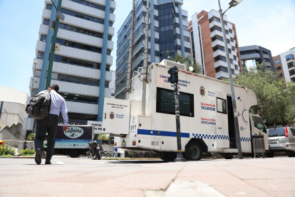 En la av. República de El Salvador, en el hipercentro de Quito, se desplegó un operativo de seguridad.
