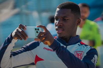 Ecuador sueña: Moisés Caicedo tendría luz verde para enfrentar a Costa de Marfil.