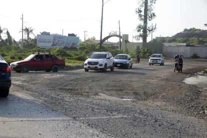 Olvido. Algunas zonas reclaman no haber recibido atención. Vecinos piden que se intervenga el tramo entre Villa Club y La Joya, una vía en pésimas condiciones.