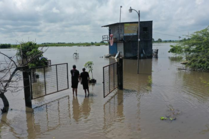 El Inamhi advierte sobre fuertes precipitaciones y altos niveles de radiación UV en varias regiones del país, con riesgos de inundaciones, deslizamientos y afectaciones a la salud.