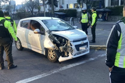 Tras el disparo, los implicaso intentaron escapar en un vehículo que finalmente se chocó.