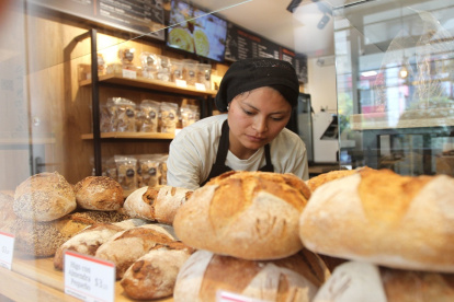 Los panes con rellenos, coberturas, semillas, frutos secos y otros deberán cancelar IVA.